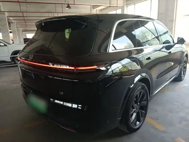 Li Auto L8 — Фото автомобиля 6