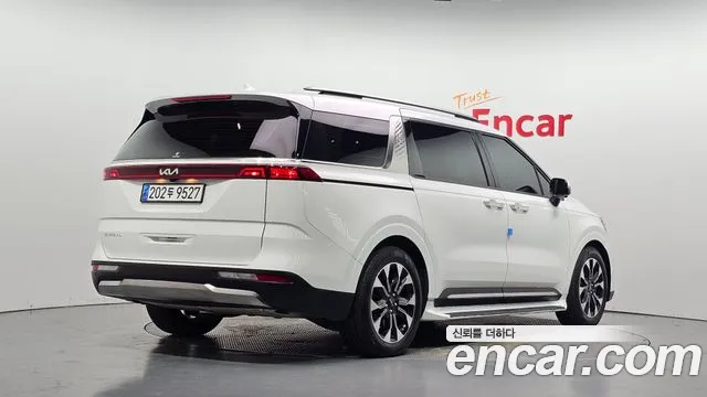 Kia Carnival Generation 4 — Фото автомобиля 2