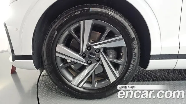 Genesis GV70 2.5T Бензин 2WD — Фото автомобиля 4