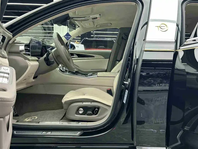 Hongqi H9 — Фото автомобиля 6