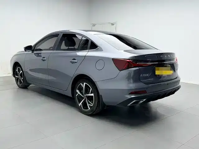 Roewe i5 — Фото автомобиля 4