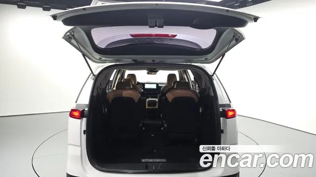 Kia Carnival — Фото автомобиля 26