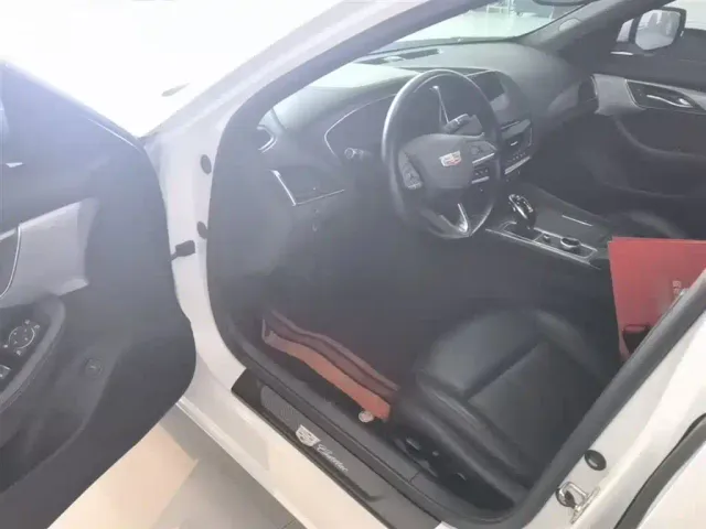 Cadillac CT5 — Фото автомобиля 11