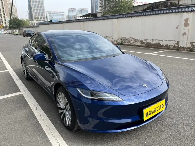 Tesla Model 3 — Фото автомобиля 3