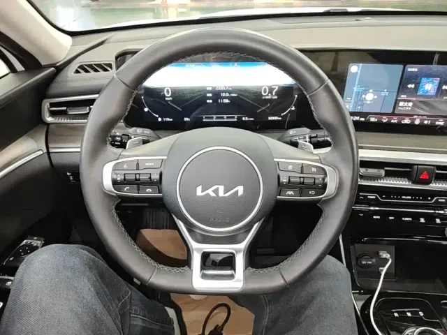 Kia K5 — Фото автомобиля 10