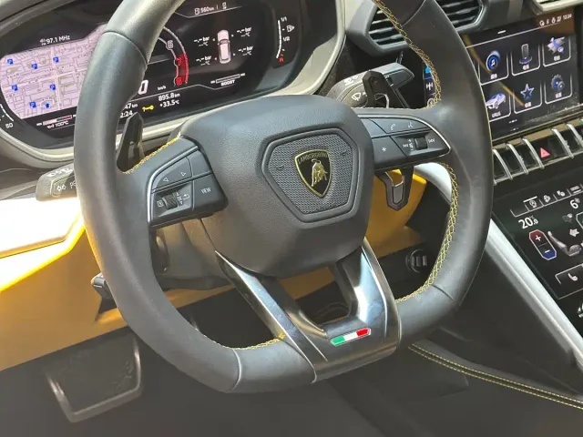 Lamborghini Urus — Фото автомобиля 5