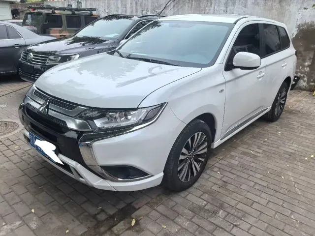 Фотография автомобиля — Mitsubishi Outlander