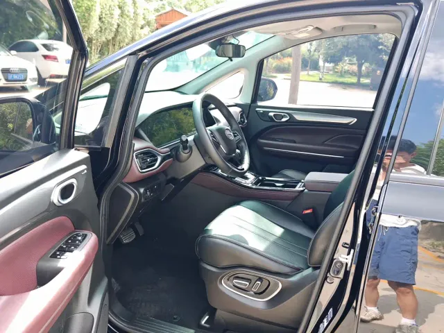 GAC Trumpchi M6 — Фото автомобиля 9