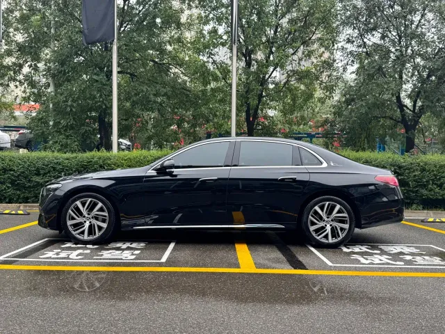 Mercedes-Benz E-Class — Фото автомобиля 4