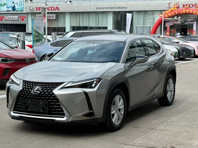Lexus UX — Фото автомобиля 3