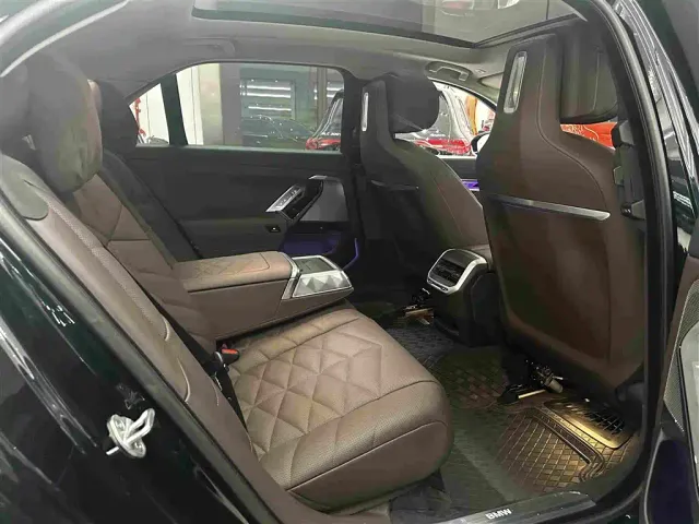 BMW 7 Series — Фото автомобиля 16
