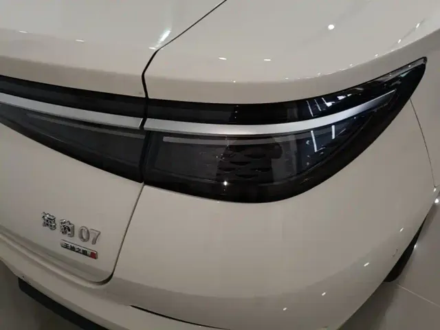 BYD Seal 07 DM-i — Фото автомобиля 7