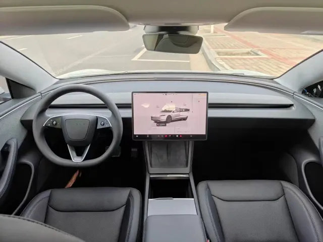 Tesla Model 3 — Фото автомобиля 7
