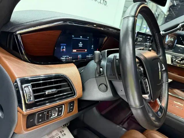 Lincoln Navigator — Фото автомобиля 5