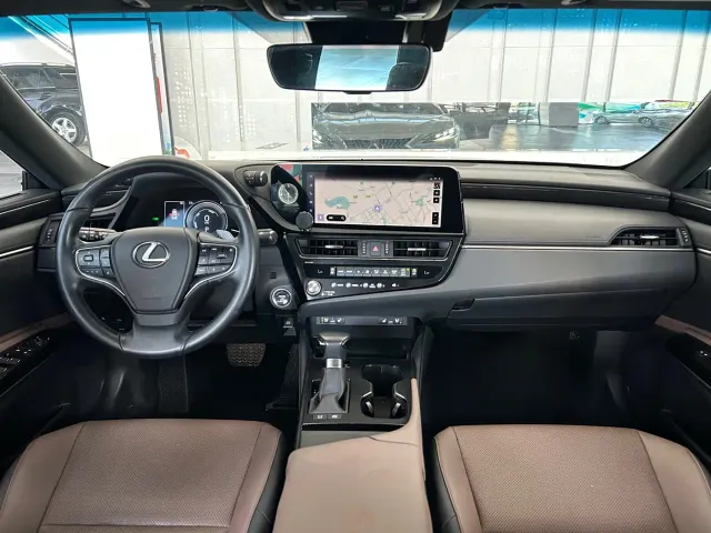 Lexus ES — Фото автомобиля 9