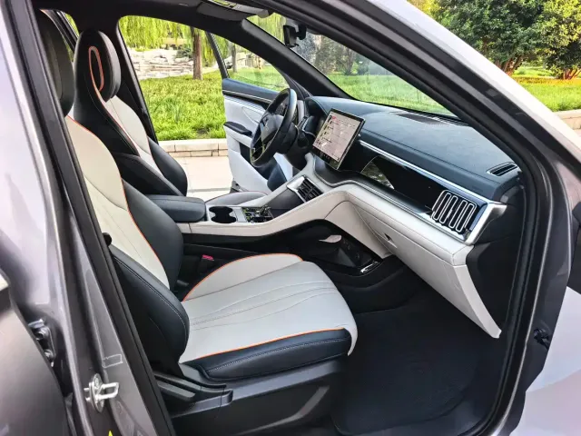 BYD Song PLUS PHEV 2024 Glory Edition DM-i 71km Luxury — Фото автомобиля 10
