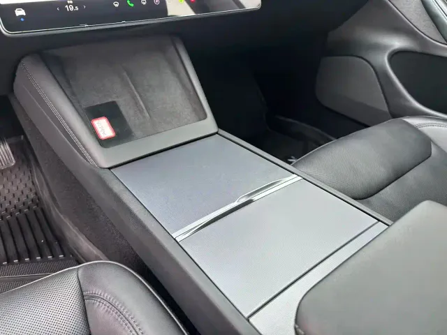 Tesla Model 3 — Фото автомобиля 9