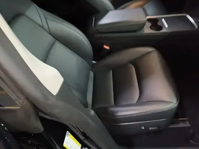 Tesla Model Y — Фото автомобиля 24