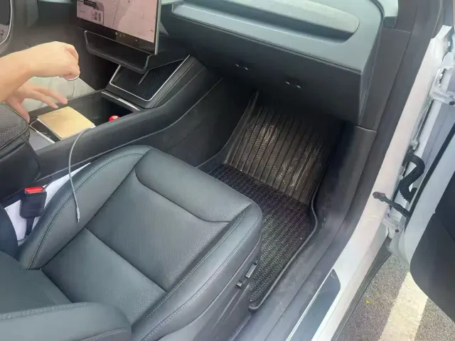 Tesla Model Y — Фото автомобиля 8