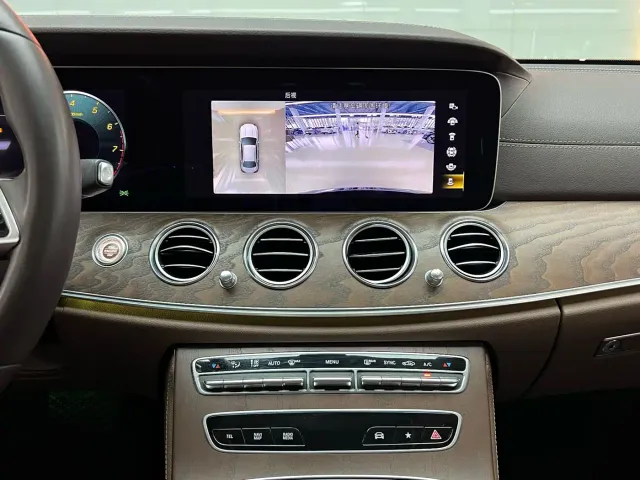 Mercedes-Benz E-Class — Фото автомобиля 13