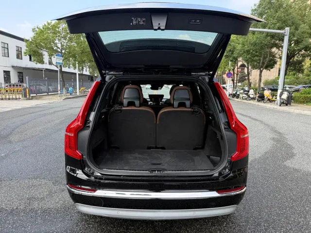 Volvo XC90 — Фото автомобиля 17