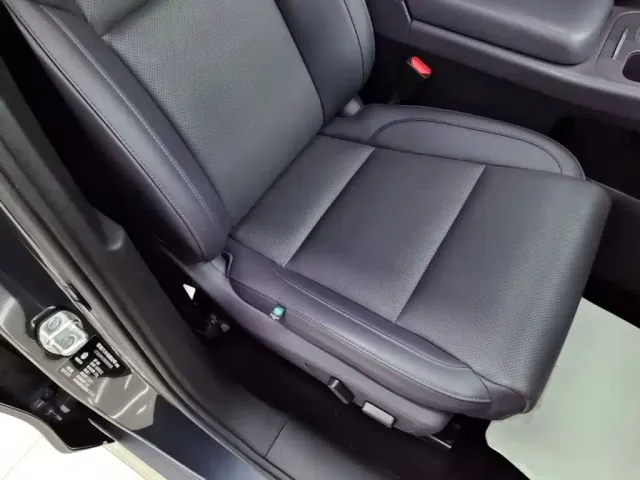 Leapmotor C10 — Фото автомобиля 24