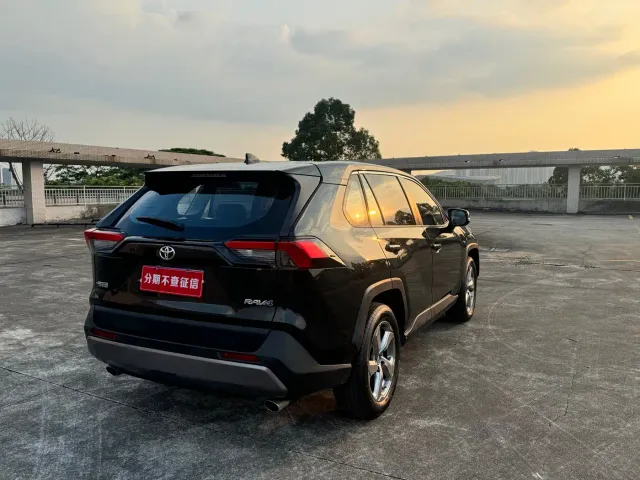 Toyota RAV4 — Фото автомобиля 6