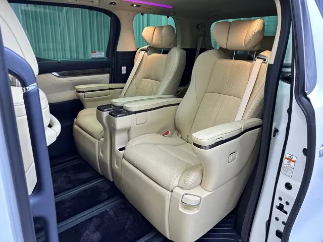 Toyota Vellfire — Фото автомобиля 9