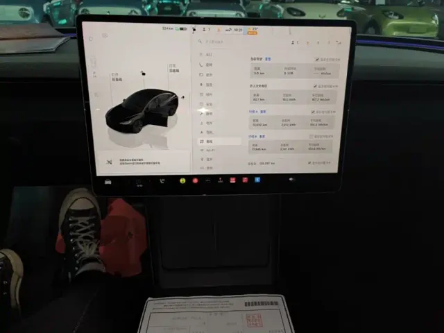 Tesla Model 3 — Фото автомобиля 12