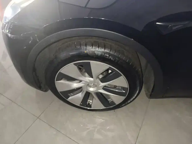 Tesla Model Y — Фото автомобиля 22