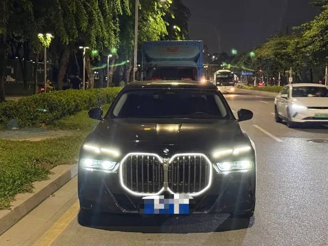 BMW 7 Series — Фото автомобиля 2
