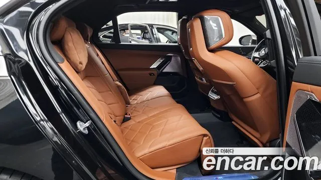 BMW 7-Series 7 серия (G70) 740i xDrive M Sport — Фото автомобиля 12