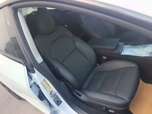Tesla Model 3 — Фото автомобиля 24