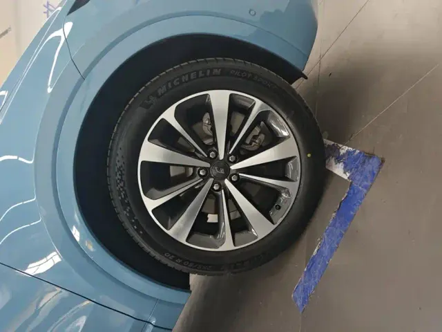 Li Auto ONE — Фото автомобиля 6