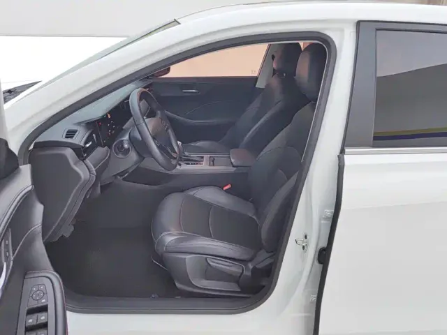 Roewe i5 — Фото автомобиля 9