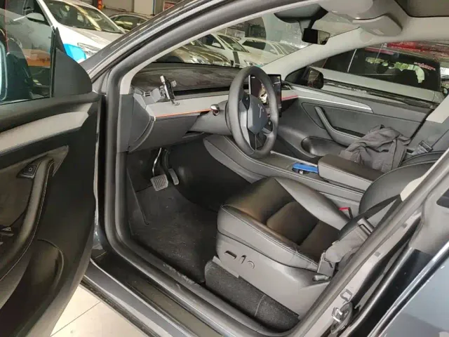 Tesla Model Y — Фото автомобиля 15