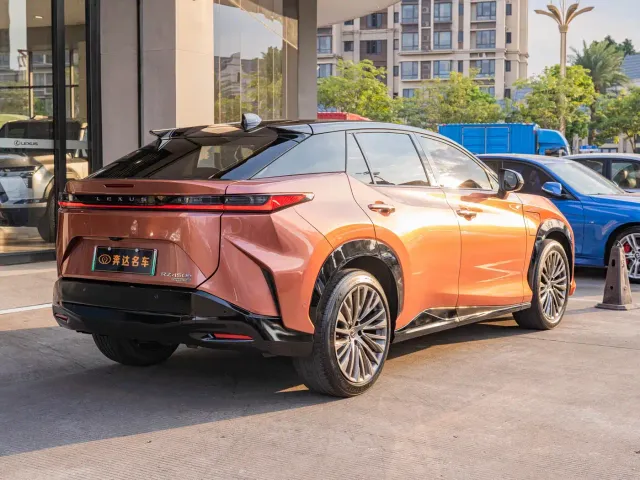 Lexus RZ — Фото автомобиля 3