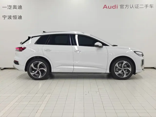 Audi Q4 e-tron — Фото автомобиля 3