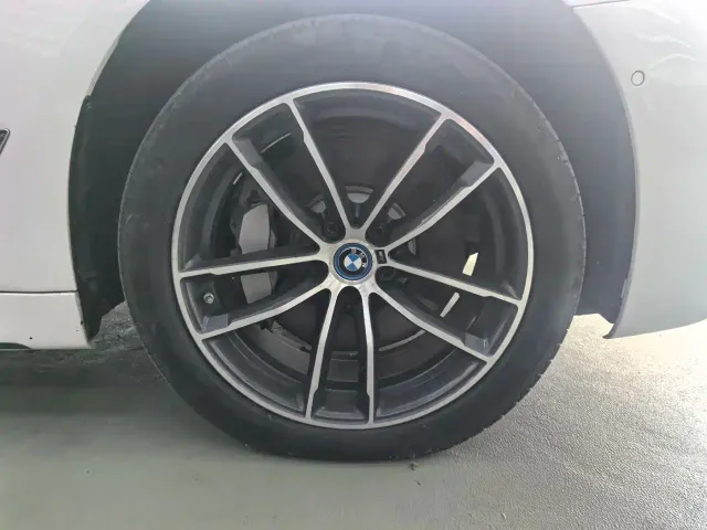 BMW 5 Series — Фото автомобиля 8