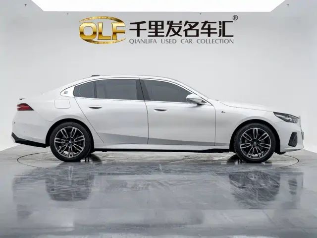 BMW 5 Series — Фото автомобиля 4