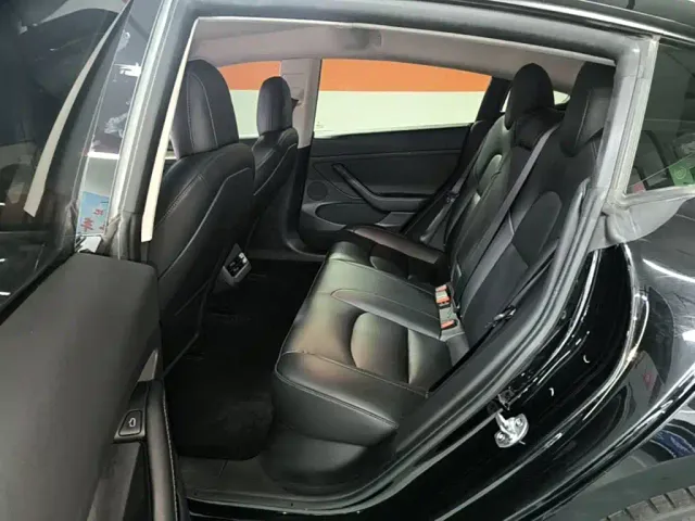 Tesla Model 3 — Фото автомобиля 16