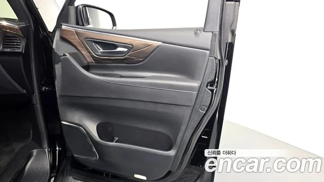Toyota Alphard — Фото автомобиля 24