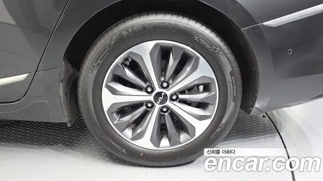 Kia K8 Hybrid — Фото автомобиля 5