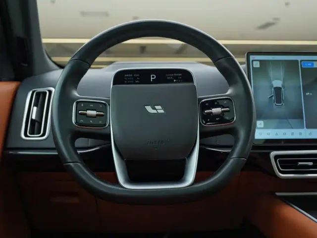 Li Auto L7 — Фото автомобиля 15