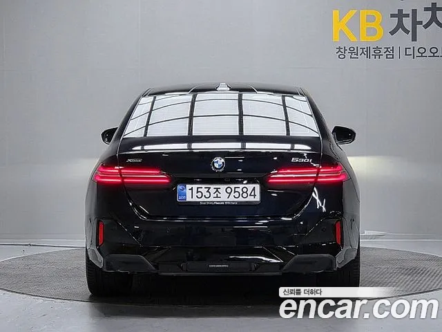 BMW 5 Series — Фото автомобиля 4