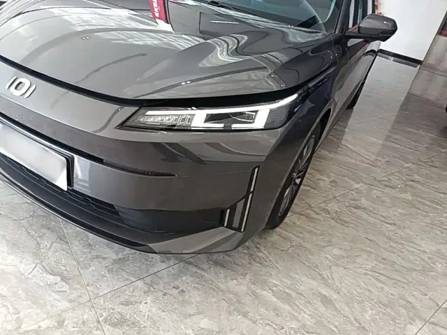 Changan Qiyuan A05 — Фото автомобиля 23