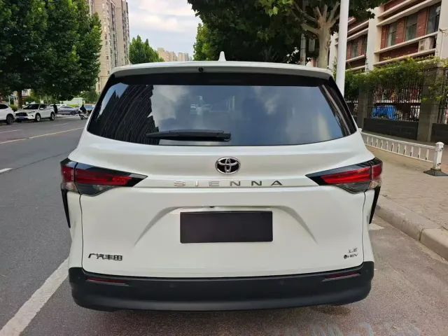 Toyota Sienna — Фото автомобиля 8