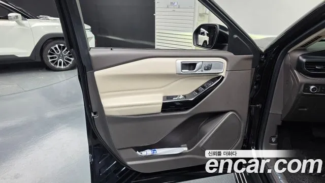 Ford Explorer Explorer 6 поколение 3.0 Platinum 4WD — Фото автомобиля 23
