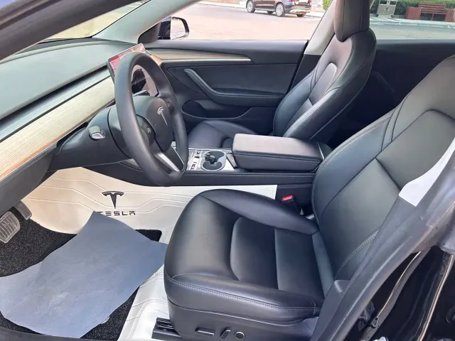 Tesla Model 3 — Фото автомобиля 8