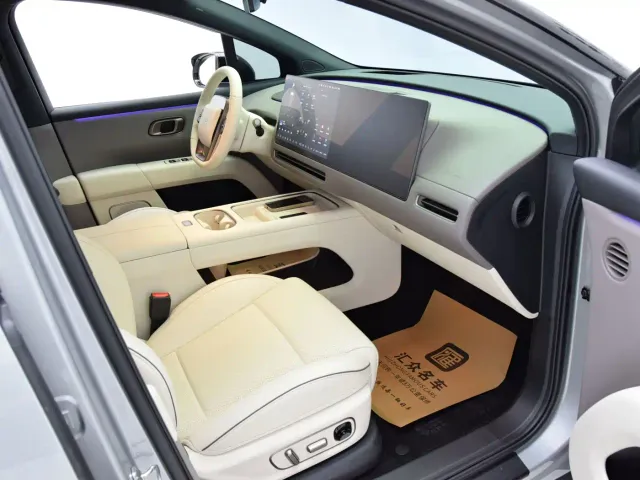Li Auto i6 — Фото автомобиля 19